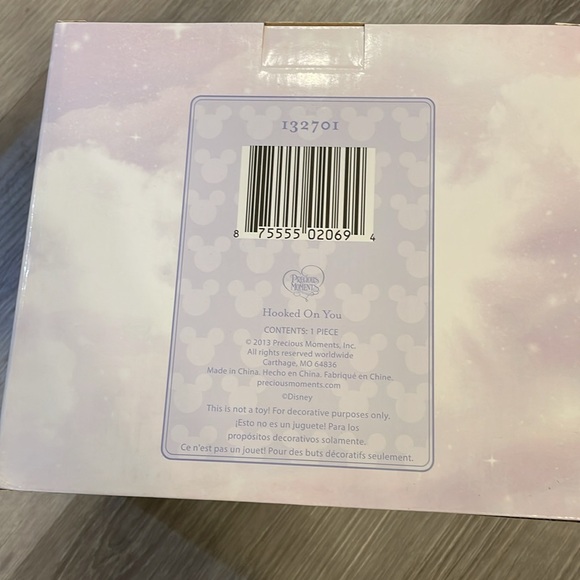 Hooked on You Precious Moments Disney Showcase collection - Picture 3 of 3